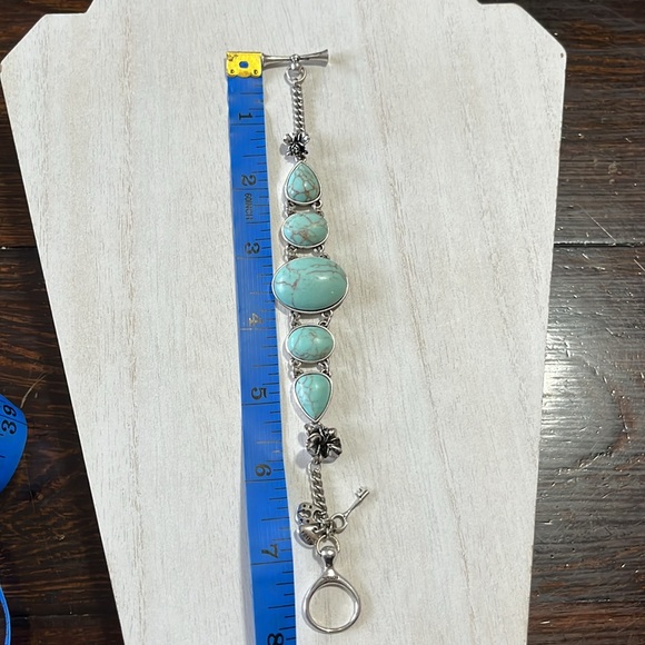 Fossil turquoise look bracelet with silver tone flowers - Picture 8 of 8